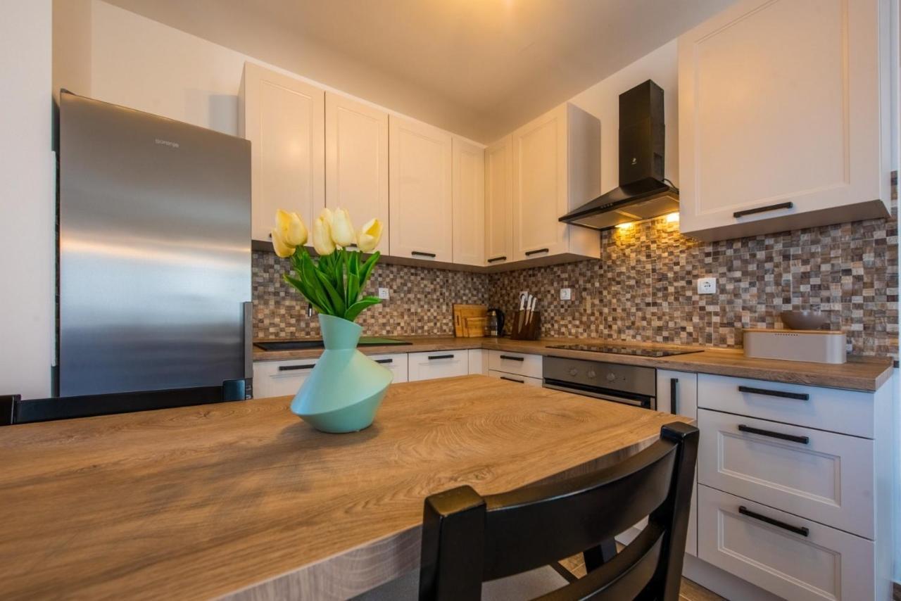 Apartman Paula Kaštela Exterior foto