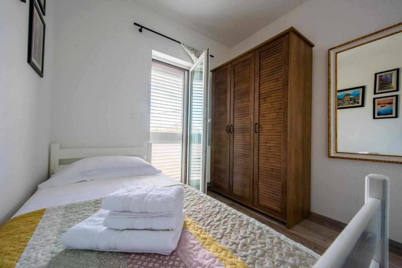 Apartman Paula Kaštela Exterior foto
