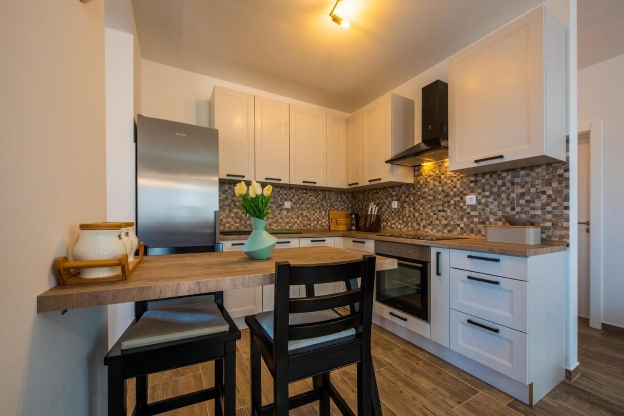 Apartman Paula Kaštela Exterior foto